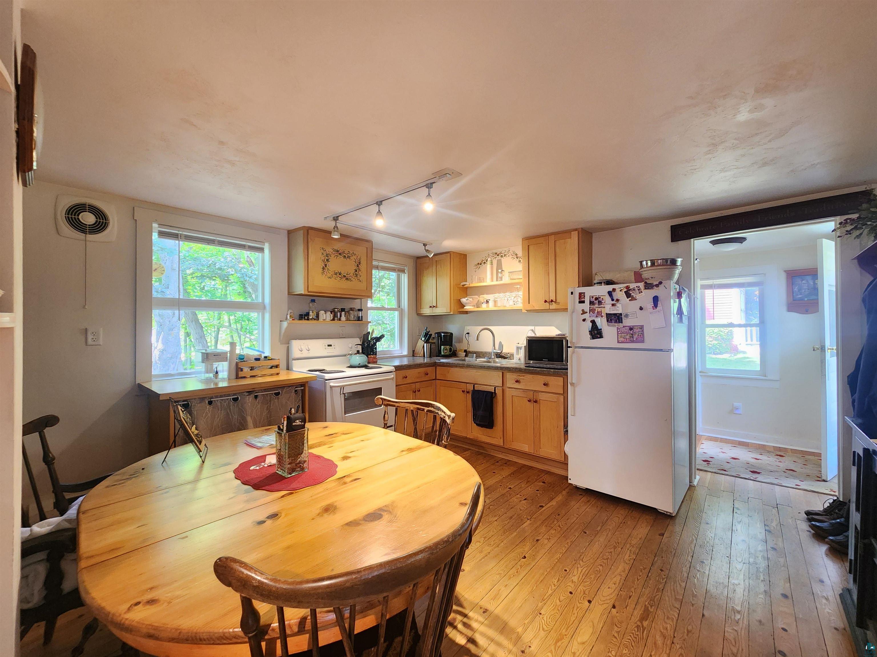 17 8th Street Bayfield, WI 54814 - Photo 4 of 37