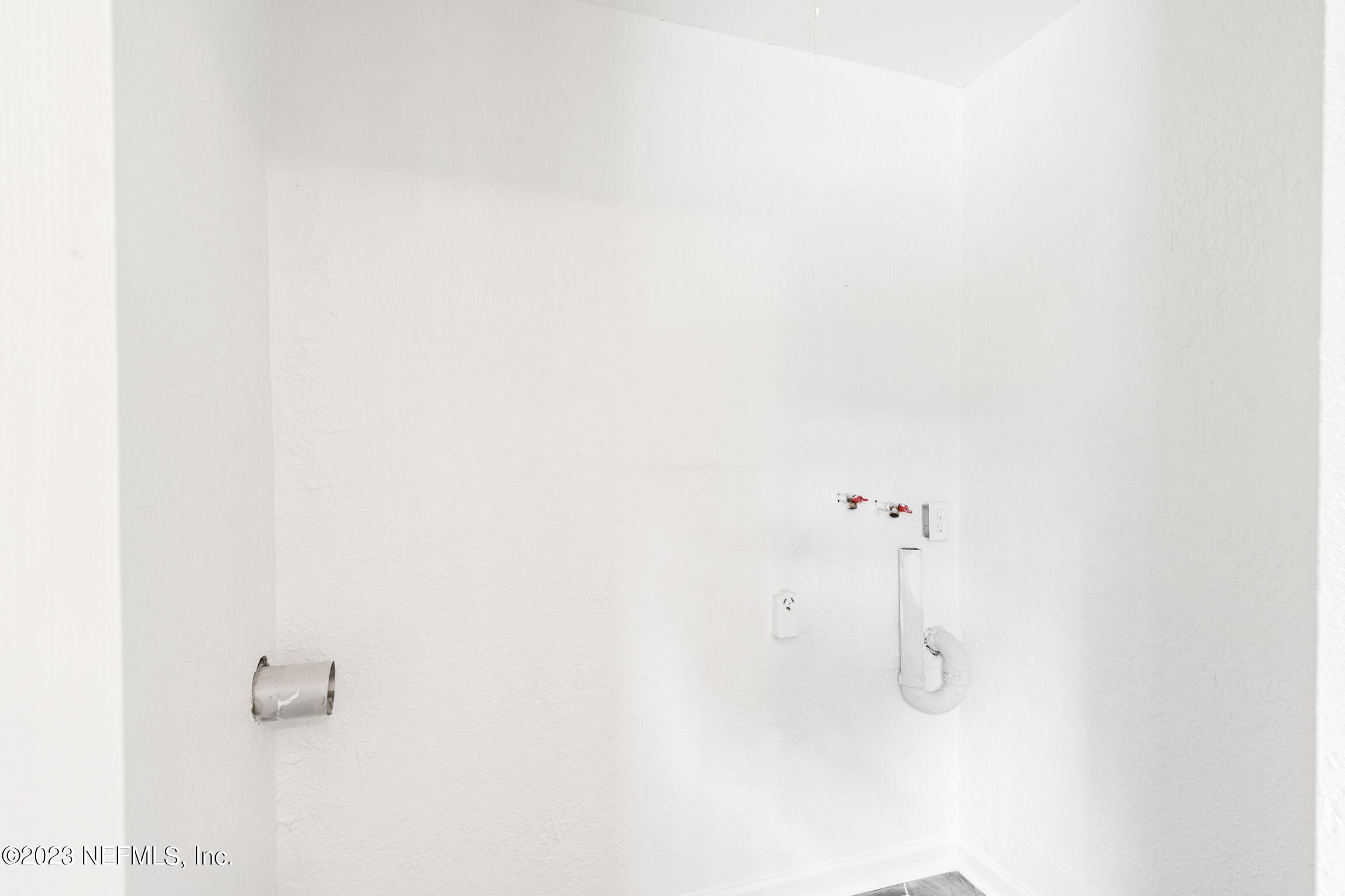 818 Cavalla Road Atlantic Beach, FL 32233 - Photo 14 of 27 a bathroom with a shower