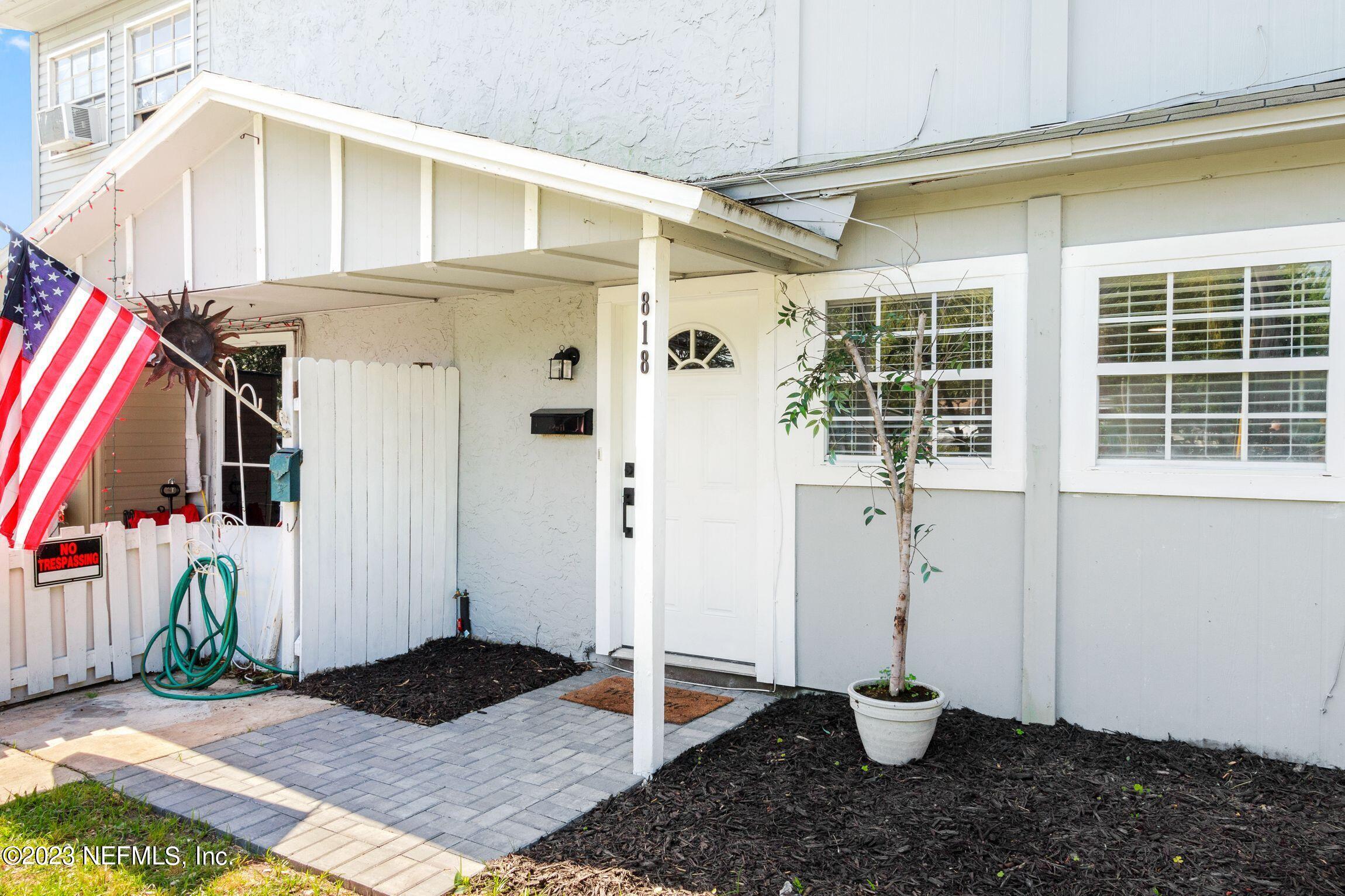 818 Cavalla Road Atlantic Beach, FL 32233 - Photo 3 of 27 a view of wooden door
