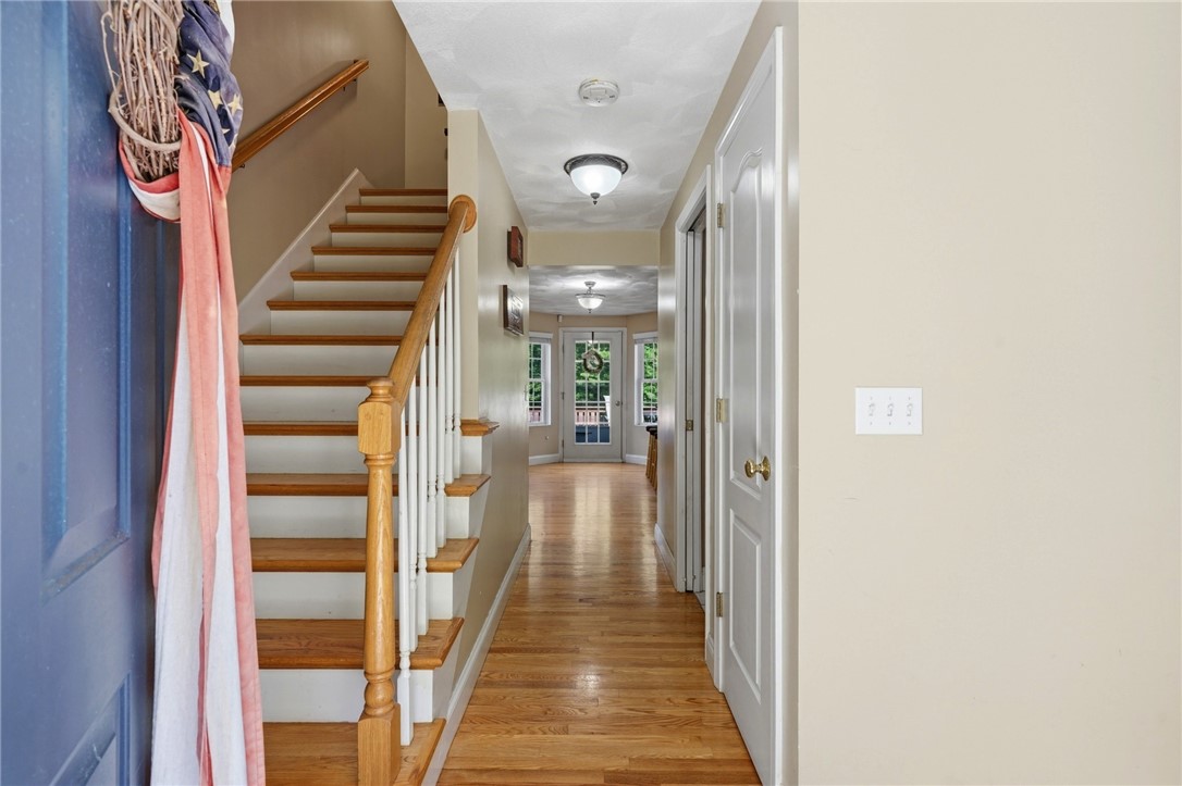 859 Knotty Oak Road Coventry, RI 02816 - Photo 3 of 39
