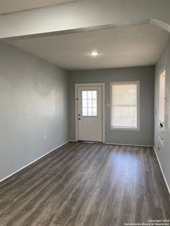 $1,350 | 820 Frank Street, San Antonio, TX 78208