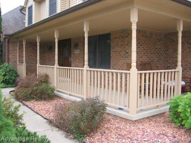 54745 Ridge Road New Baltimore, MI 48047 - Photo 2 of 25 porch.JPG