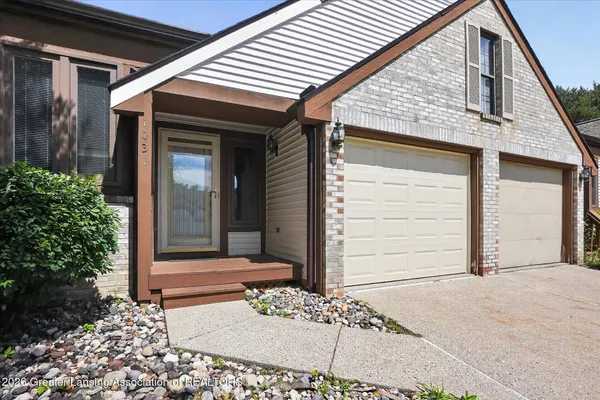 $229,900 | 1031 Rolling Green Lane, Lansing, MI 48917