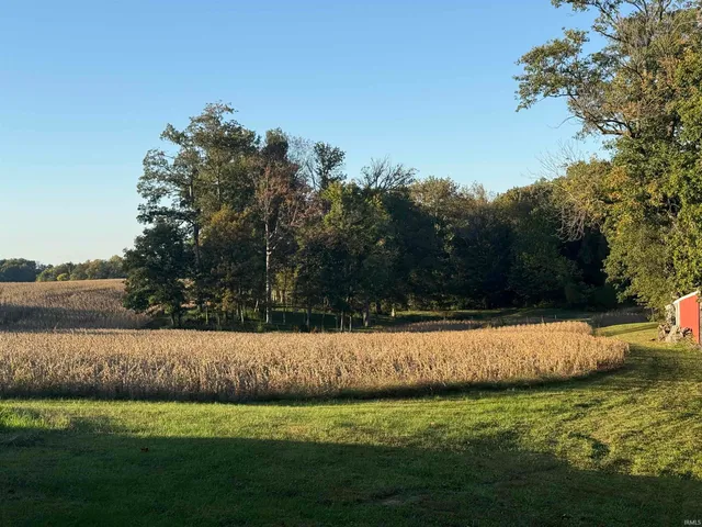 2622 West 1300th Road South, Haubstadt, IN 47639