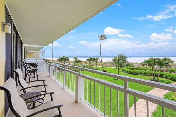 $835,000 | 180 Seaview Court, Unit 215, Marco Island, FL 34145