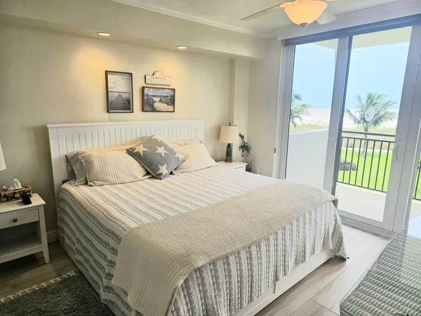 $835,000 | 180 Seaview Court, Unit 215, Marco Island, FL 34145