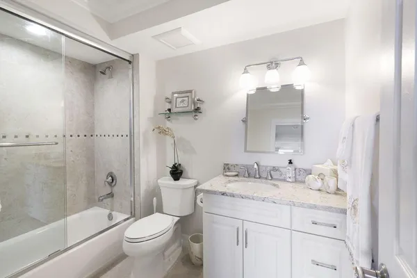 $835,000 | 180 Seaview Court, Unit 215, Marco Island, FL 34145
