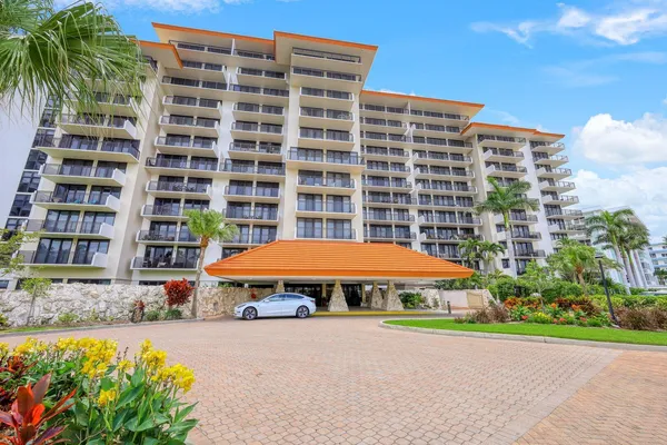 $835,000 | 180 Seaview Court, Unit 215, Marco Island, FL 34145