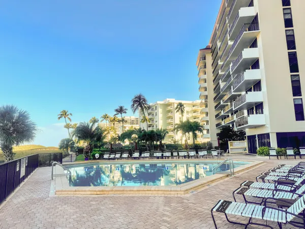 $835,000 | 180 Seaview Court, Unit 215, Marco Island, FL 34145