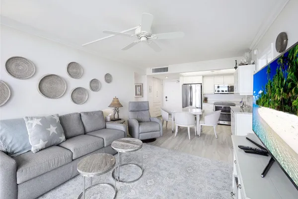 $835,000 | 180 Seaview Court, Unit 215, Marco Island, FL 34145