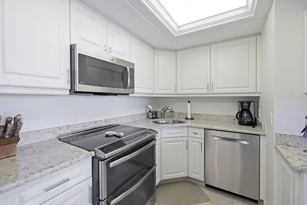 $835,000 | 180 Seaview Court, Unit 215, Marco Island, FL 34145