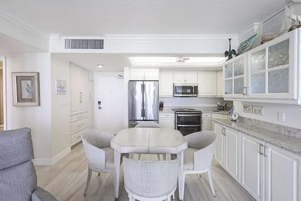 $835,000 | 180 Seaview Court, Unit 215, Marco Island, FL 34145