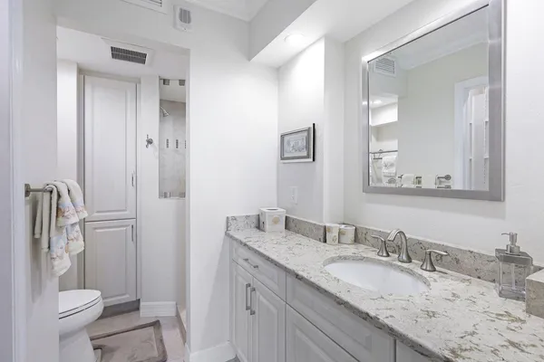 $835,000 | 180 Seaview Court, Unit 215, Marco Island, FL 34145