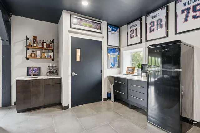 $2,950,000 | 440 Blackstrap Road, Falmouth, ME 04105