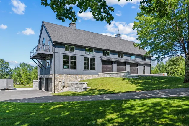 $2,950,000 | 440 Blackstrap Road, Falmouth, ME 04105
