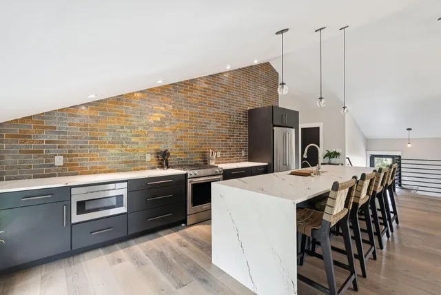 $2,950,000 | 440 Blackstrap Road, Falmouth, ME 04105