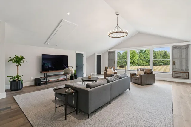 $2,950,000 | 440 Blackstrap Road, Falmouth, ME 04105