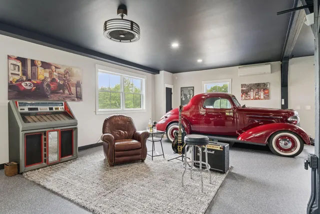 $2,950,000 | 440 Blackstrap Road, Falmouth, ME 04105