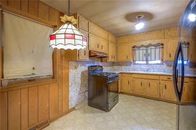 $179,500 | 7806 Campbell Street, Kansas City, MO 64131