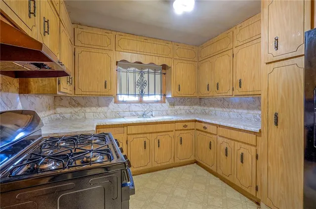 $179,500 | 7806 Campbell Street, Kansas City, MO 64131