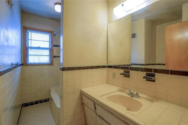 $179,500 | 7806 Campbell Street, Kansas City, MO 64131