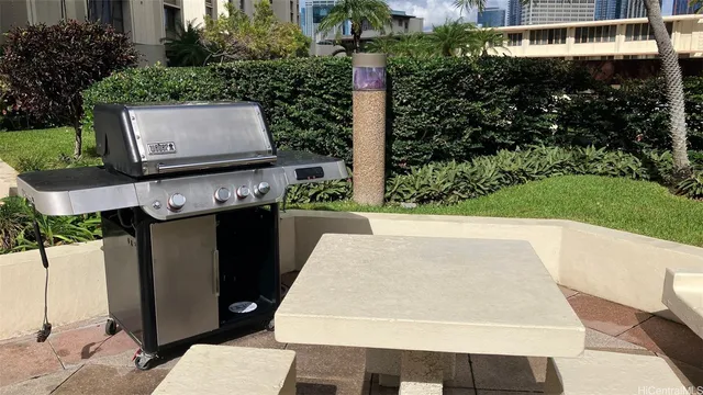 a view of a tennis court