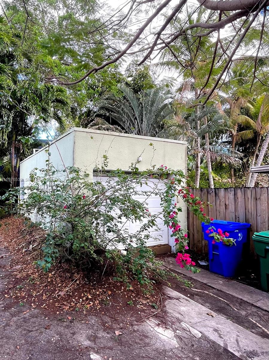 901 Northwest 10th Court Miami, FL 33136 - Photo 4 of 13 a view of a yard with plants