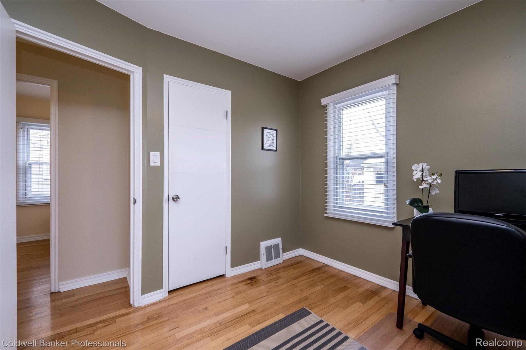 1089 Cambridge Road Berkley, MI 48072 - Photo 17 of 34 1089 Cambridge (18 of 38).jpg