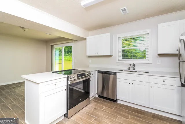 $2,410 | 517 Benson Hurst Drive Southwest, Mableton, GA 30126