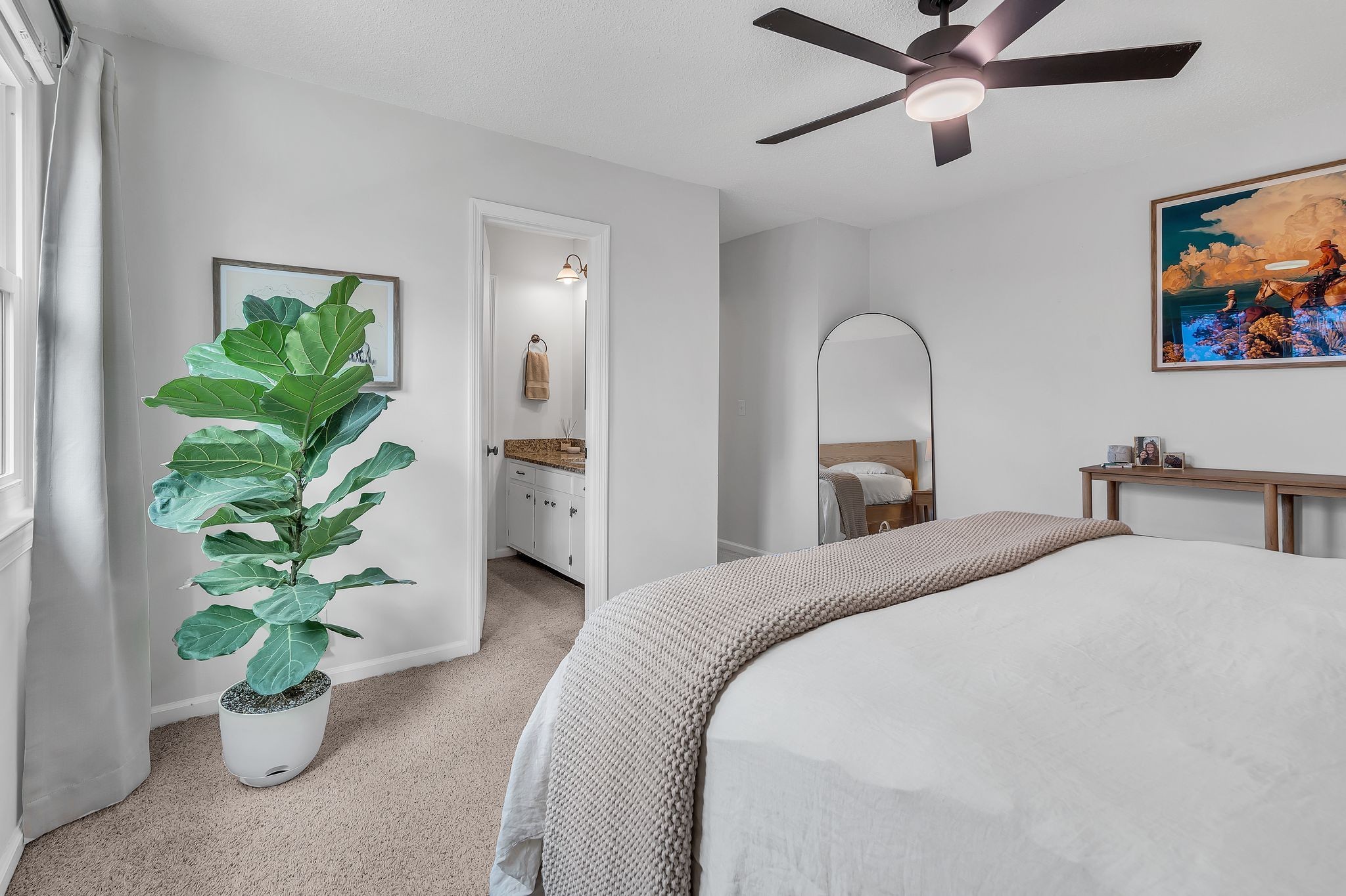 318 Huntington Ridge Drive Nashville, TN 37211 - Photo 20 of 29 a bedroom with a bed and a potted plant