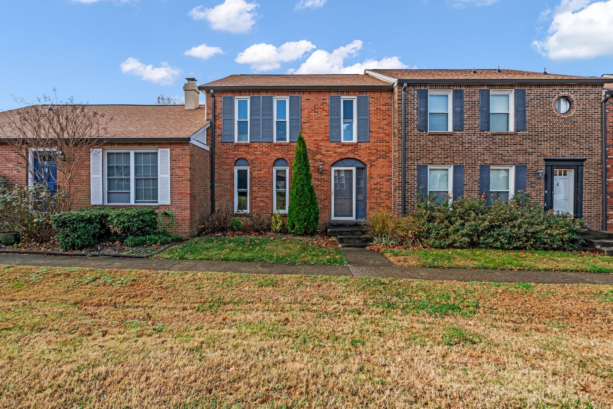 318 Huntington Ridge Drive Nashville, TN 37211 - Photo 2 of 29 a front view of a house with garden