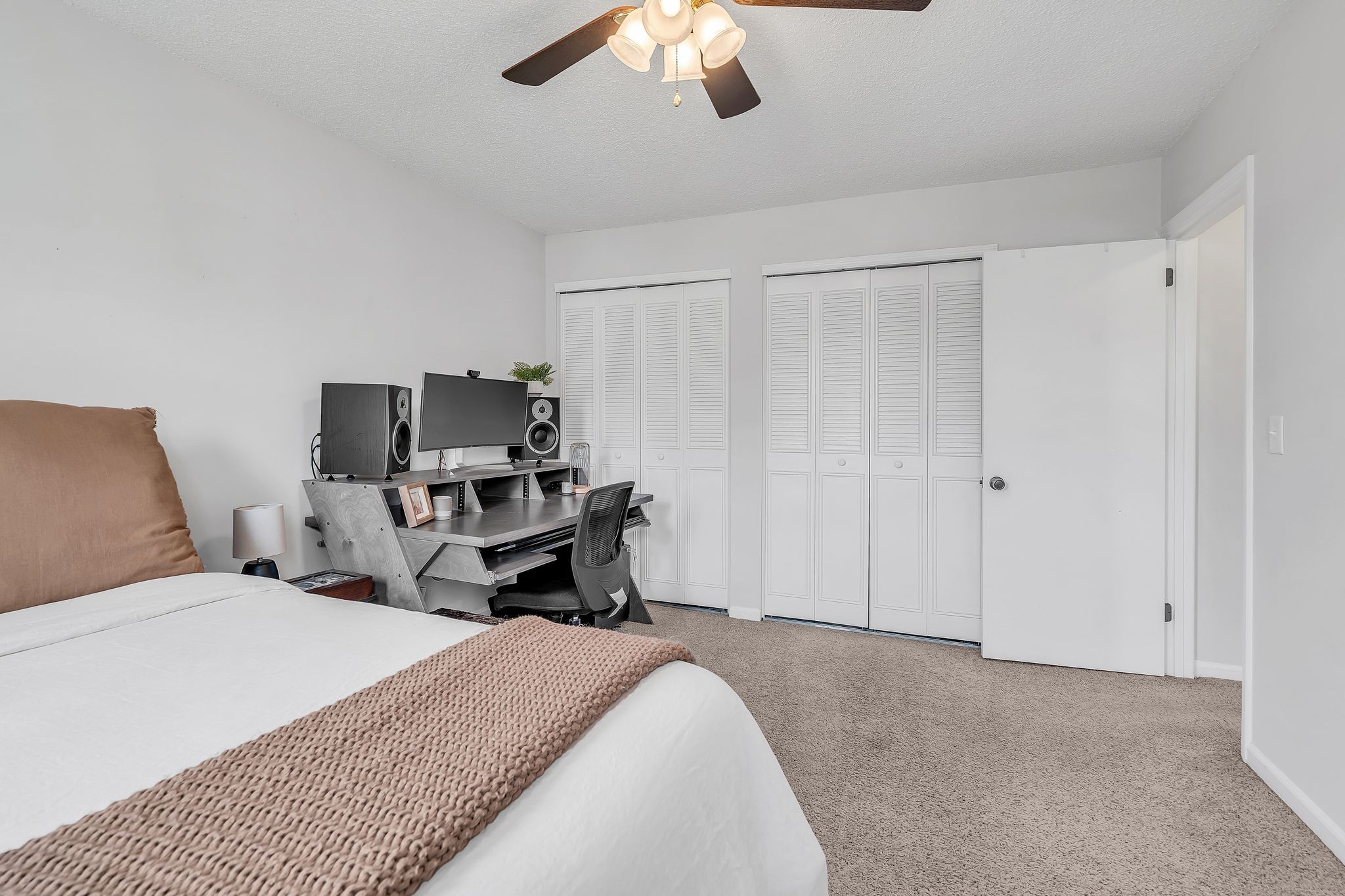 318 Huntington Ridge Drive Nashville, TN 37211 - Photo 25 of 29 a bedroom with a bed and a chandelier