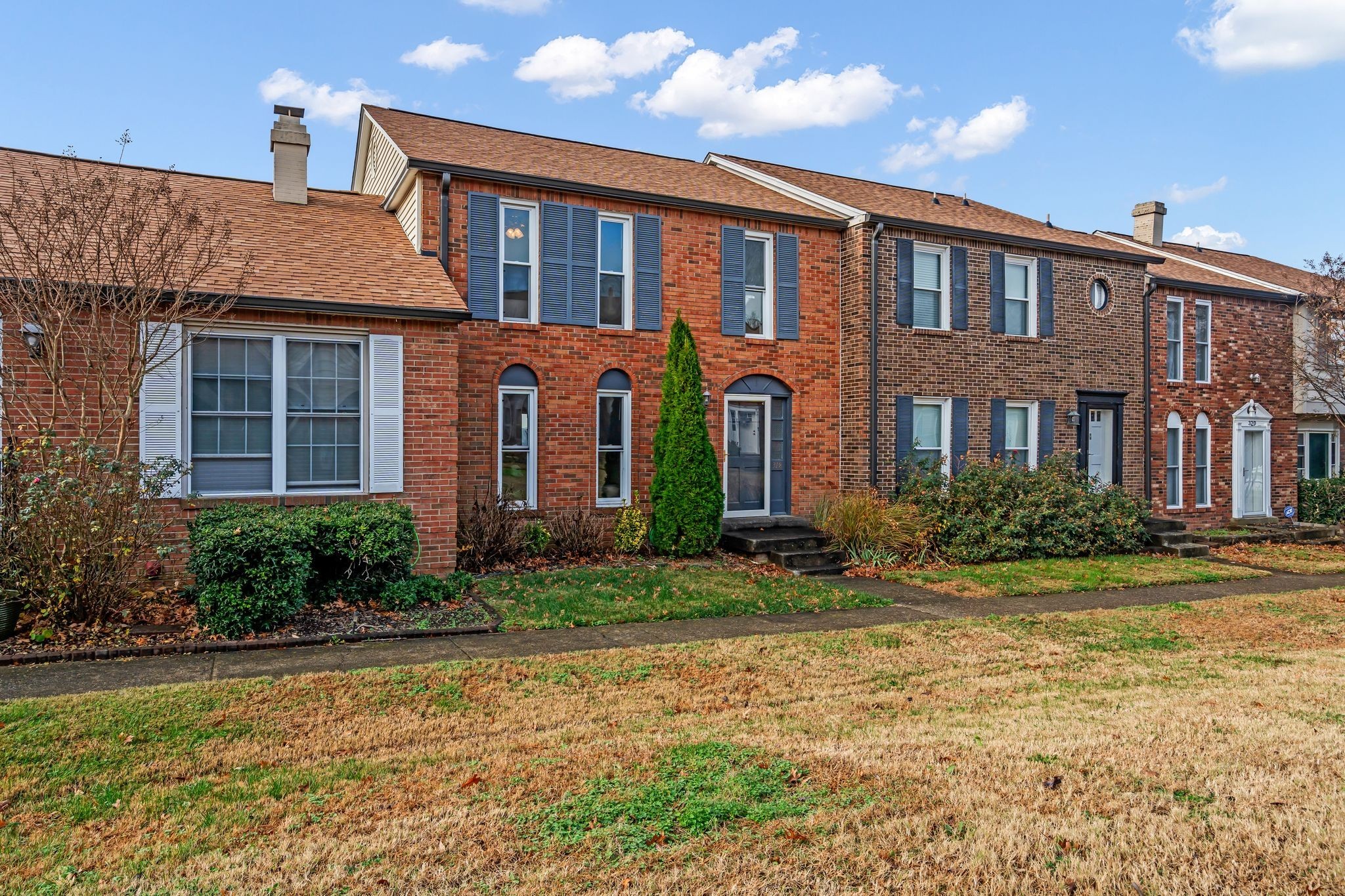 318 Huntington Ridge Drive Nashville, TN 37211 - Photo 5 of 29 a front view of a house with garden