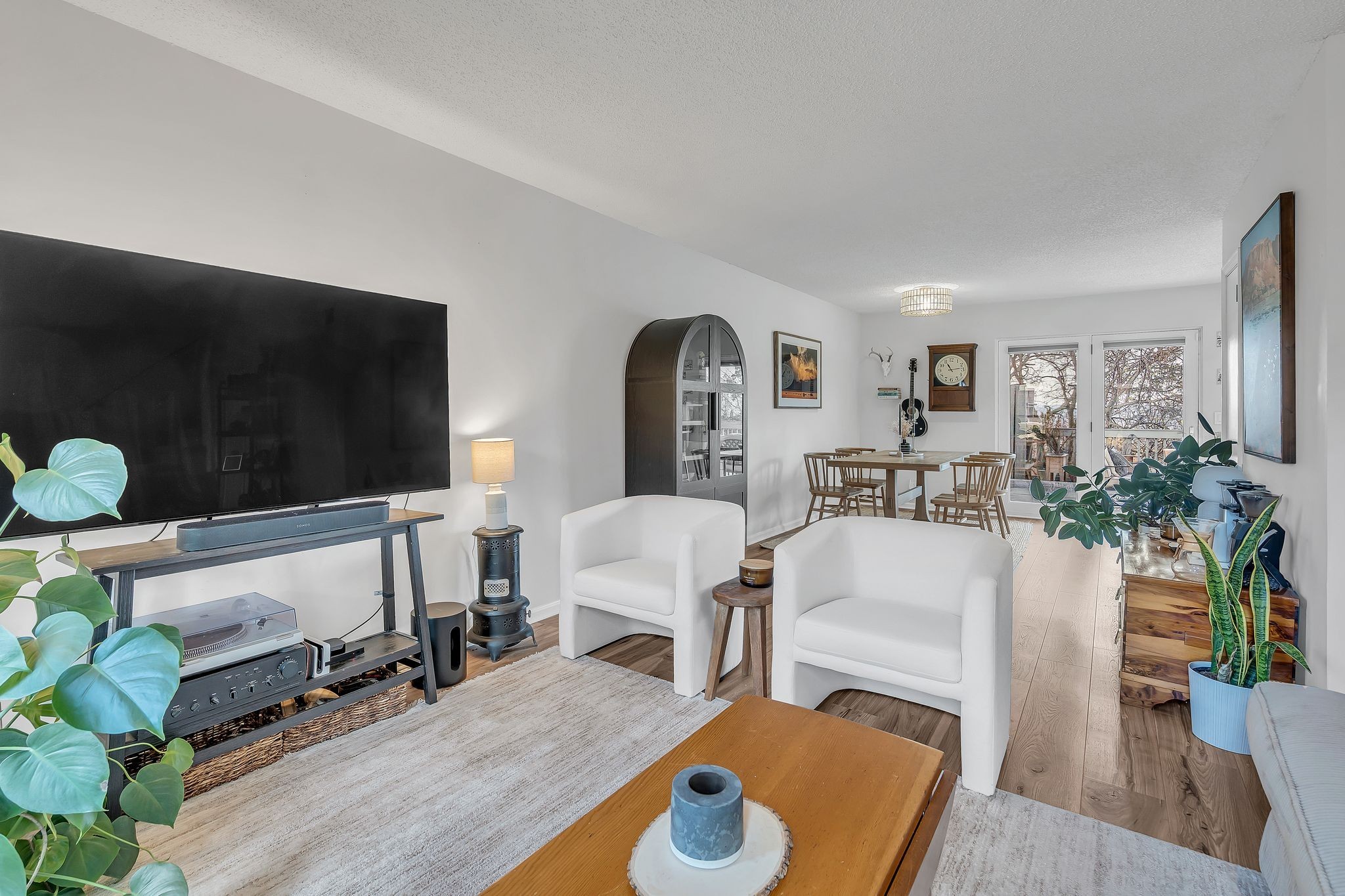 318 Huntington Ridge Drive Nashville, TN 37211 - Photo 10 of 29 a living room with furniture and a flat screen tv