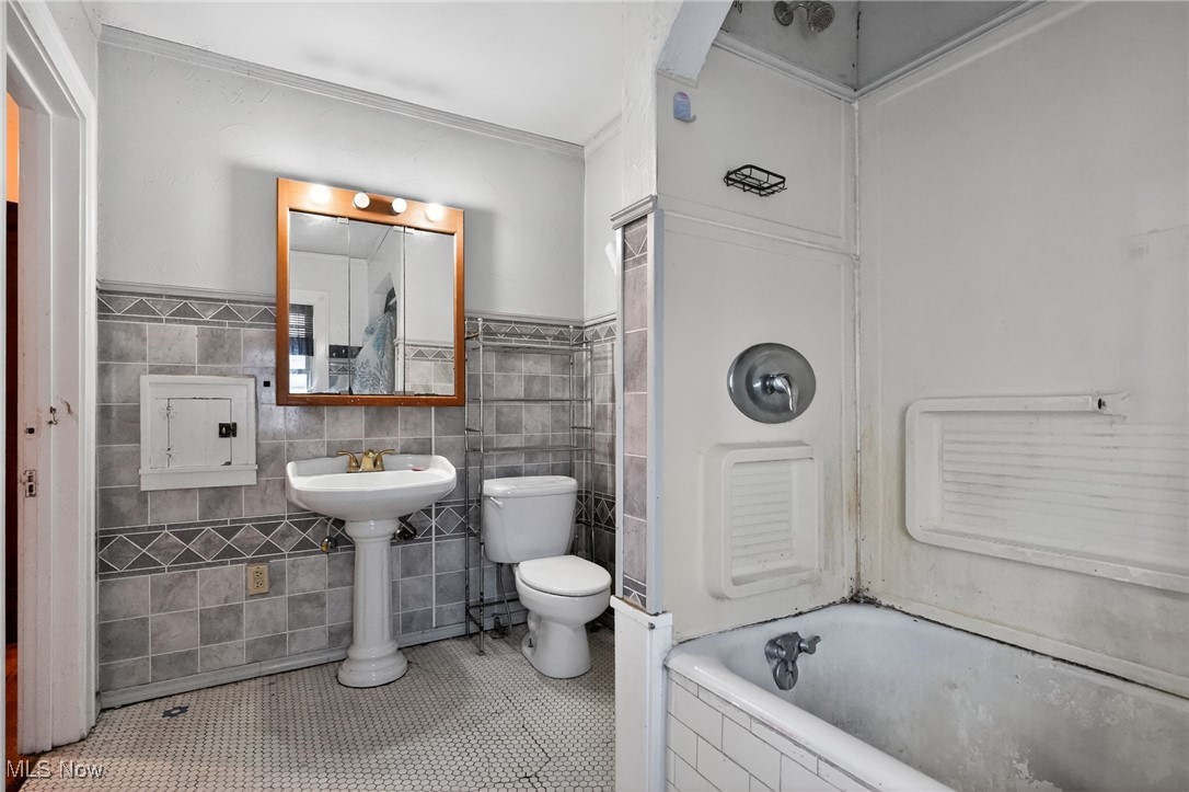 3559 Lloyd Road Cleveland, OH 44111 - Photo 23 of 35 Gallery Image 23