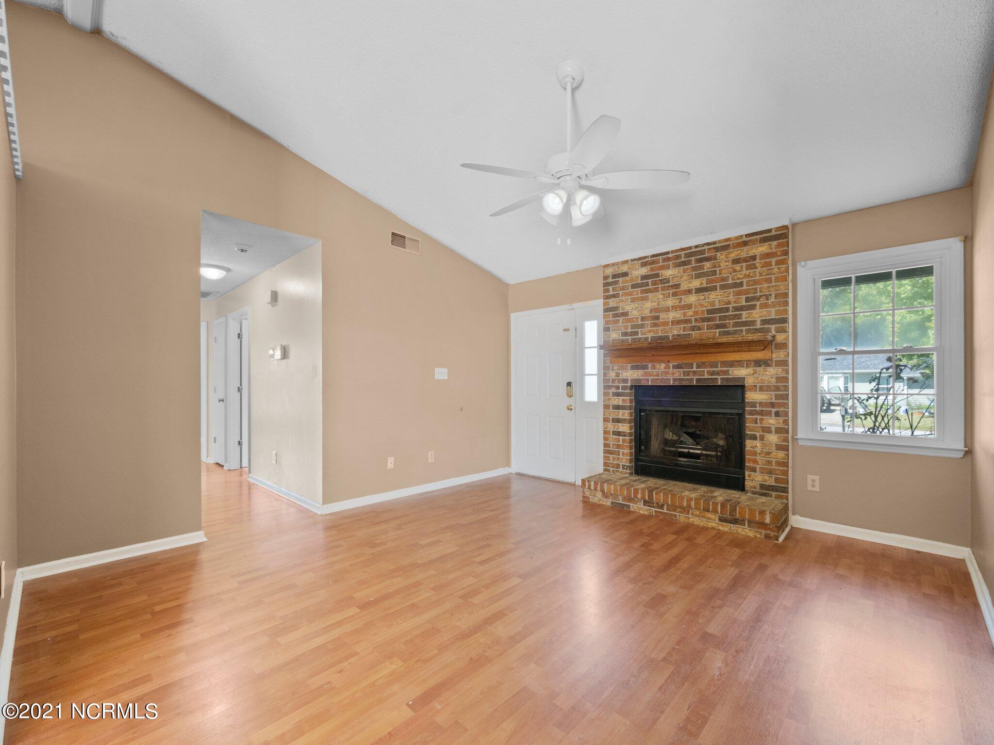 318 Quail Ridge Road Jacksonville, NC 28546 - Photo 10 of 45 21-web-or-mls-P9100085