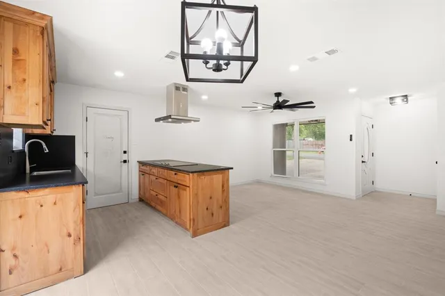 $2,150 | 103 North Summit Street, Red Oak, TX 75154