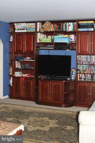 4521 Flintstone Road Alexandria, VA 22306 - Photo 2 of 20 Living Room