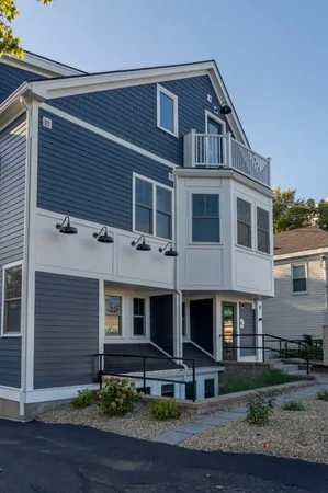 $2,300 | 8 Enon Street, Unit 103, Beverly, MA 01915