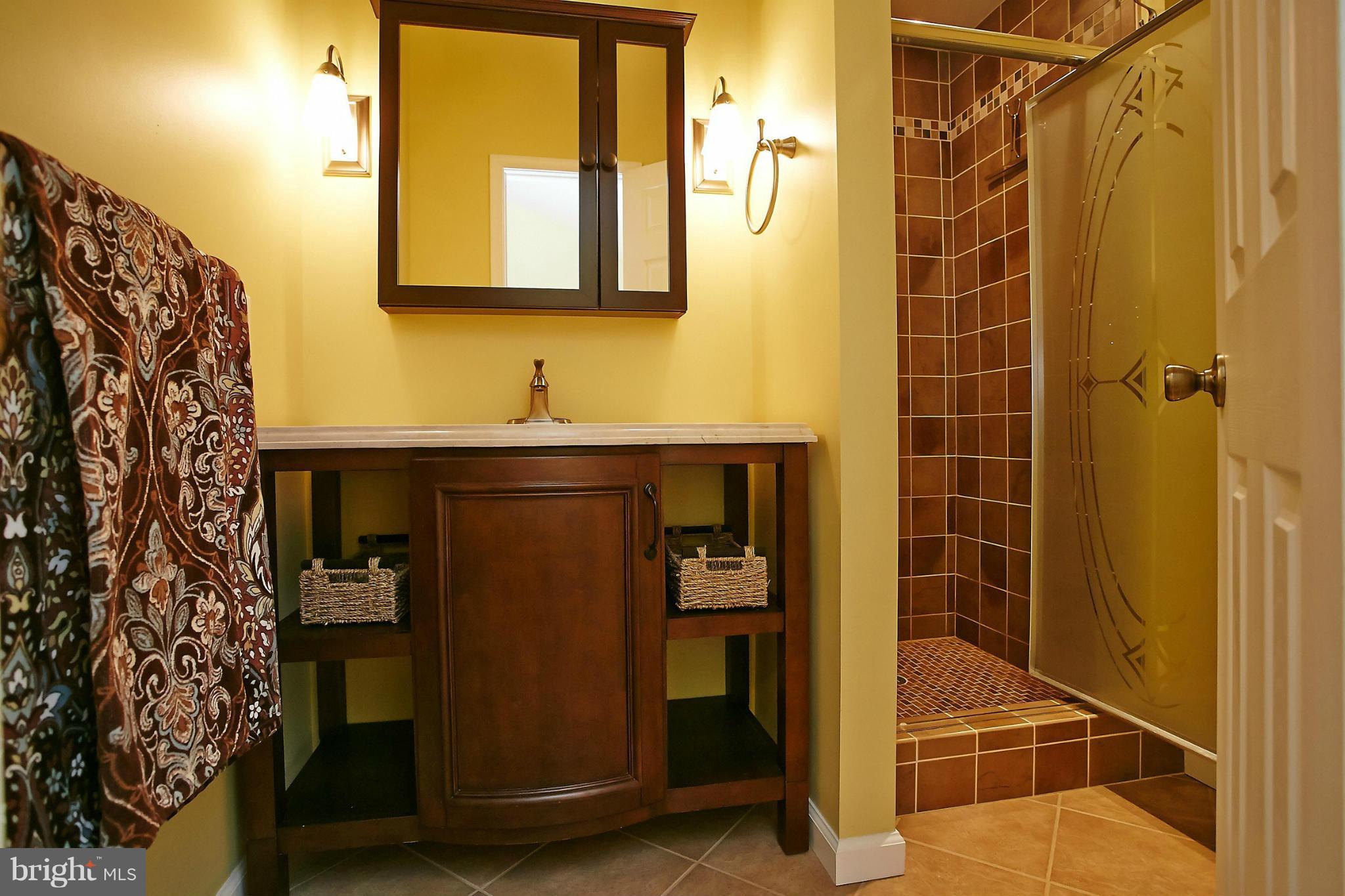 911 Ware Street Southwest Vienna, VA 22180 - Photo 12 of 26 UPPER-LEVEL ENSUITE MASTER BATHROOM
