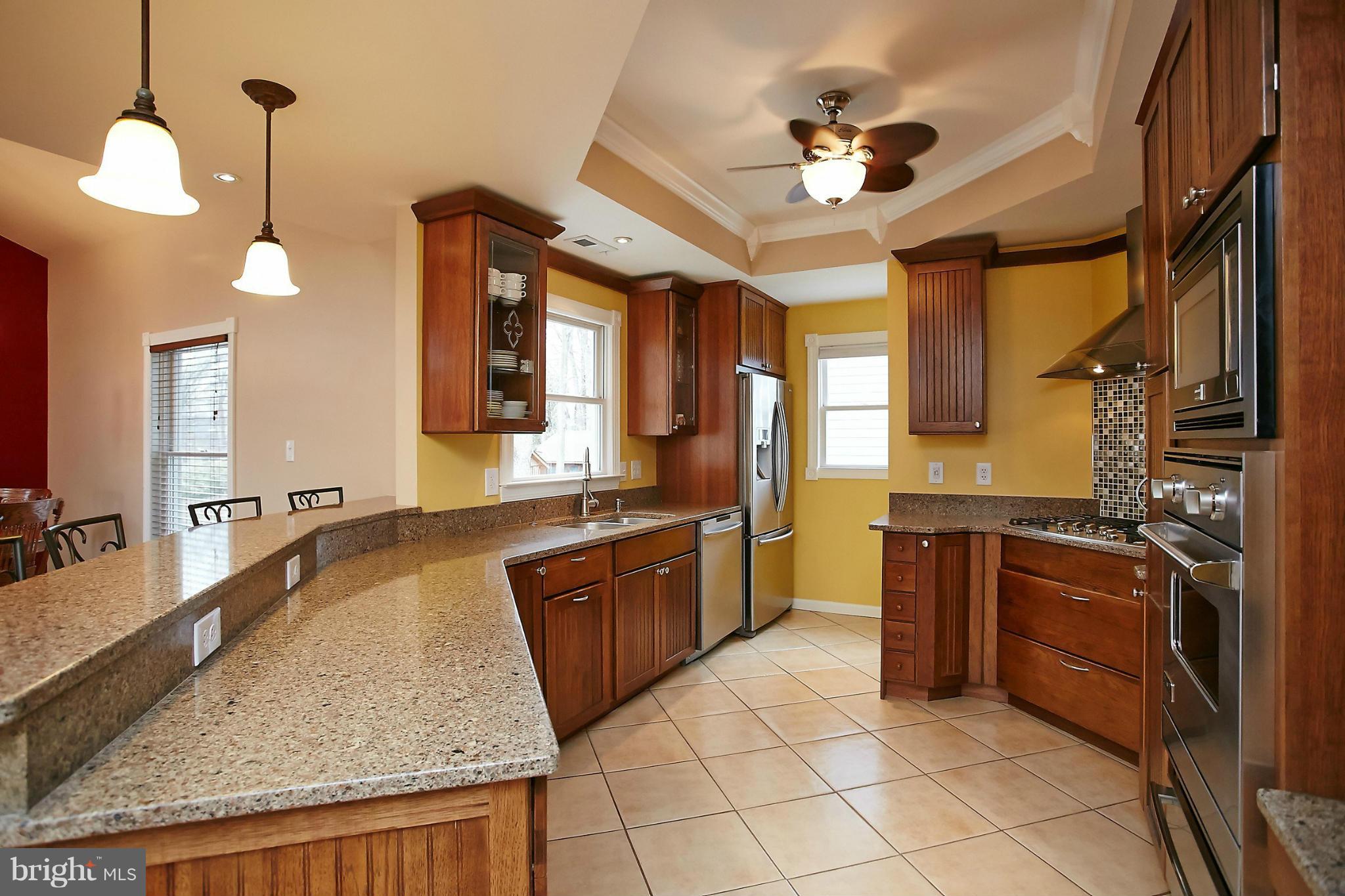 911 Ware Street Southwest Vienna, VA 22180 - Photo 4 of 26 KITCHEN
