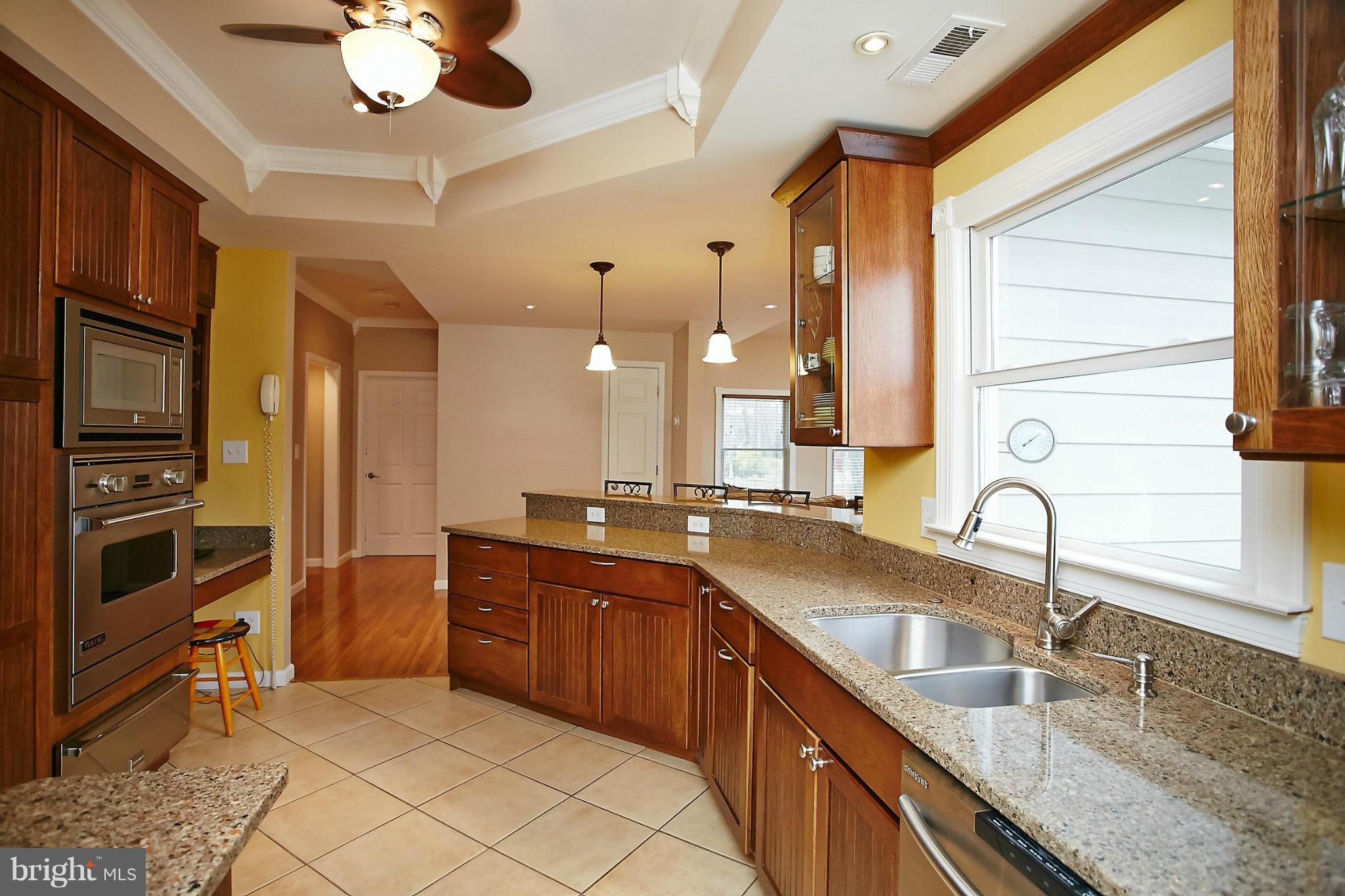 911 Ware Street Southwest Vienna, VA 22180 - Photo 5 of 26 KITCHEN