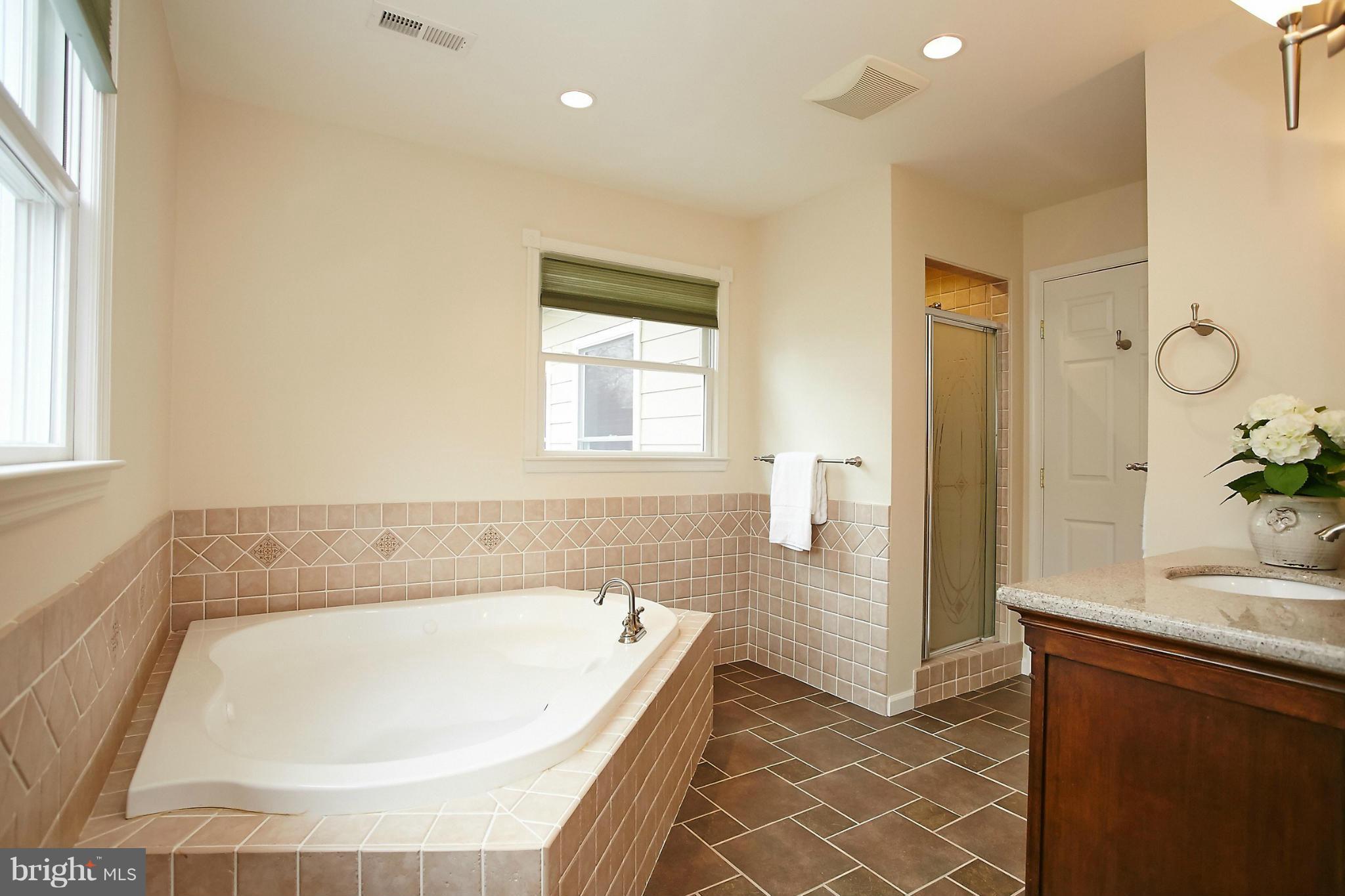 911 Ware Street Southwest Vienna, VA 22180 - Photo 10 of 26 MAIN-LEVEL ENSUITE MASTER BATHROOM