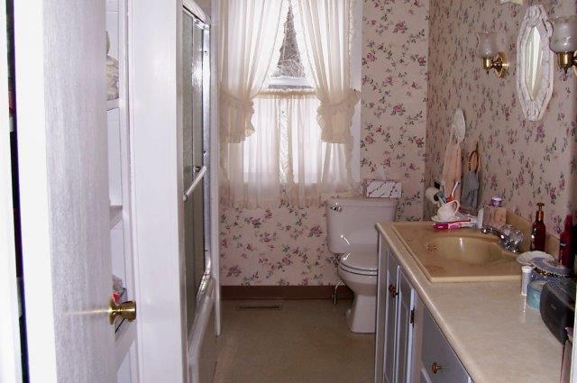 239 Pleasant Point Road Cushing, ME 04563 - Photo 10 of 18 First floor bathroom.