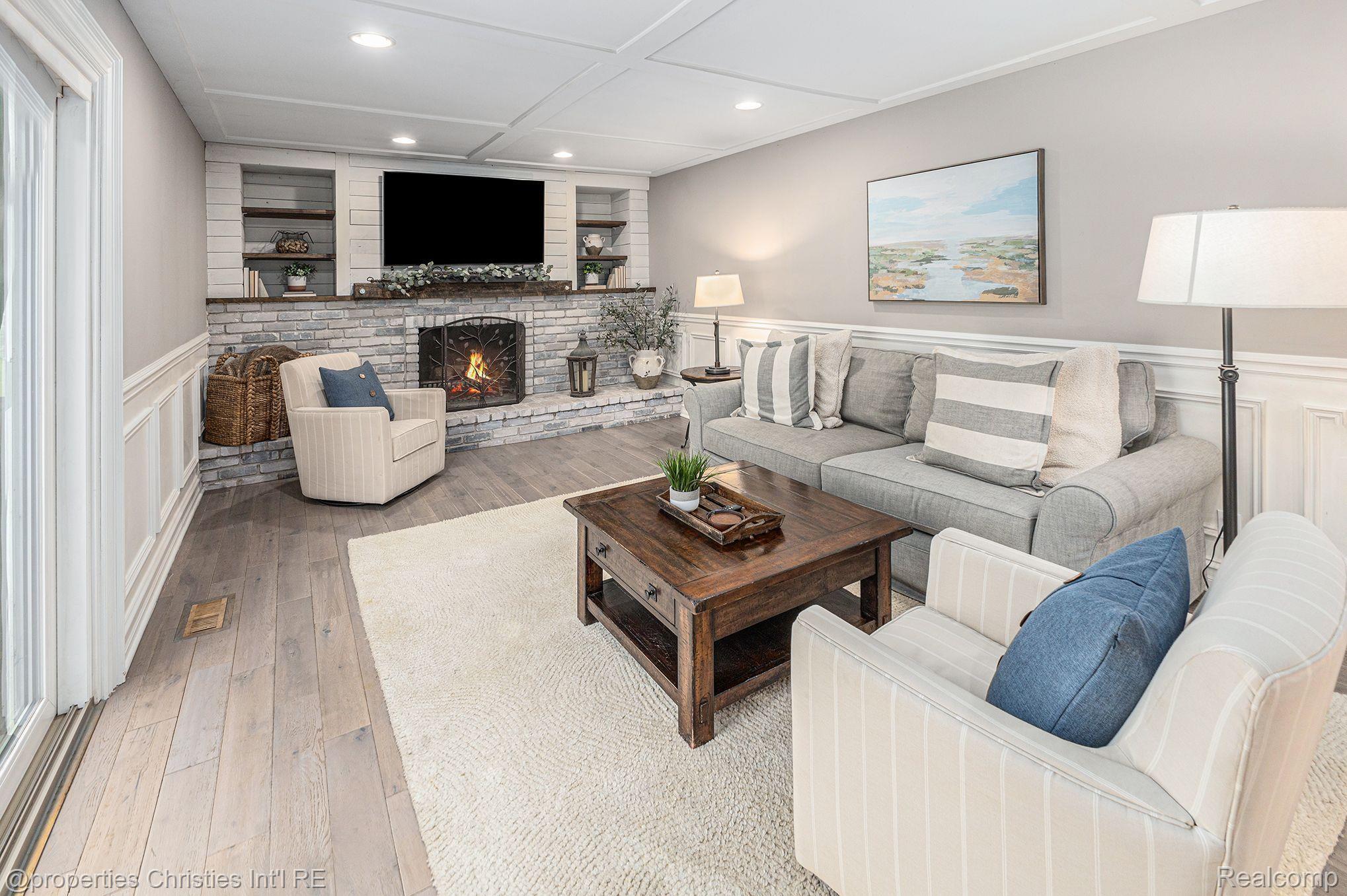 2444 Lassiter Drive Rochester, MI 48309 - Photo 9 of 28 Family Room