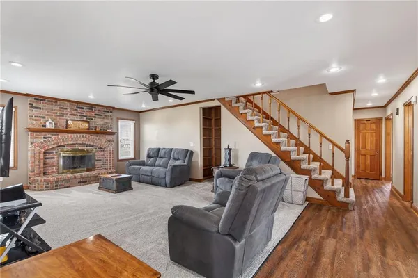 $695,000 | 981 South 9th Street, Odessa, MO 64076