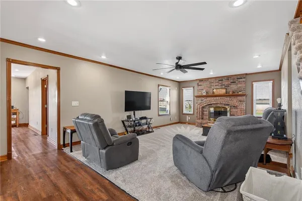 $695,000 | 981 South 9th Street, Odessa, MO 64076