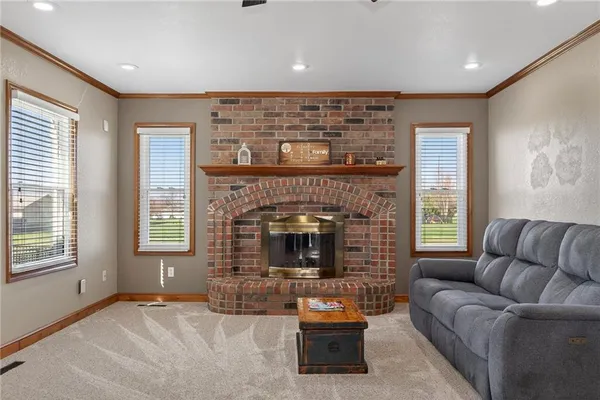 $695,000 | 981 South 9th Street, Odessa, MO 64076