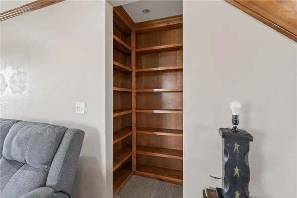 $695,000 | 981 South 9th Street, Odessa, MO 64076