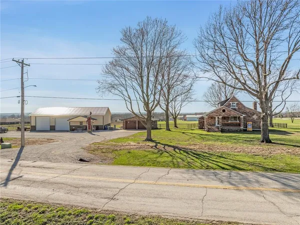 $695,000 | 981 South 9th Street, Odessa, MO 64076